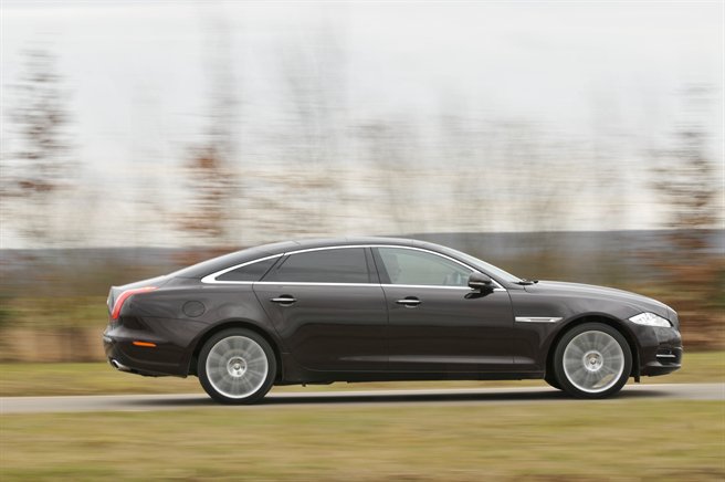 https://wcar.sets.lv/cars/Jaguar/XJ sedans/0584ac7c9bb34920e1b1f46a17a46b7f.jpg